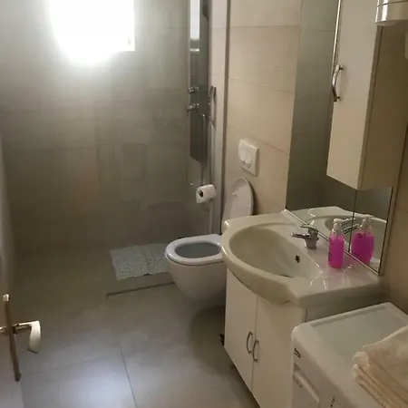 아파트 Apartman Lovre 자다르