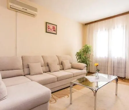 Apartment Apartman Lovre