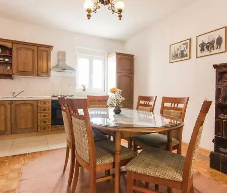Apartman Lovre Apartment *